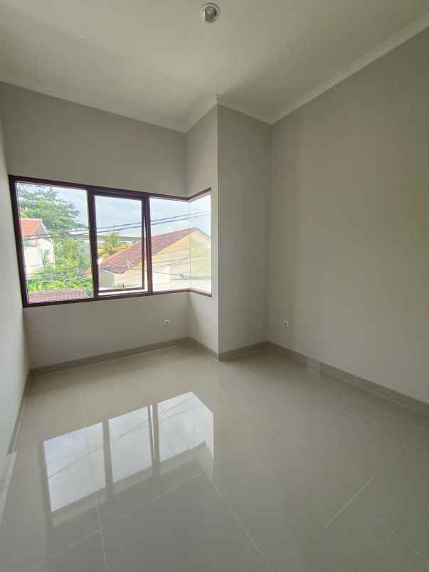 rumah baru non komplek dekat lrt cikunir 1