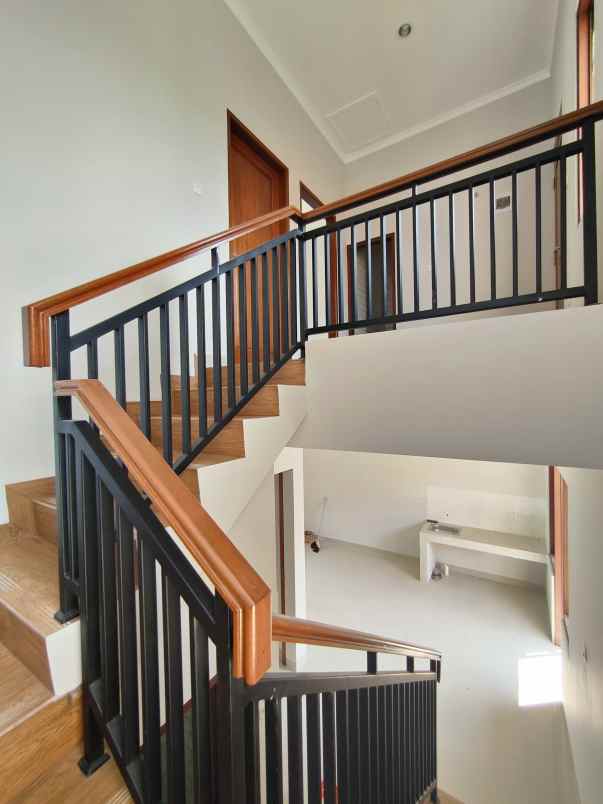 rumah baru non komplek dekat lrt cikunir 1