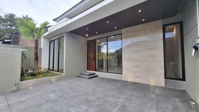 rumah besar tanah luas siap huni di purwomartani shm