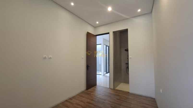 rumah besar tanah luas siap huni di purwomartani shm