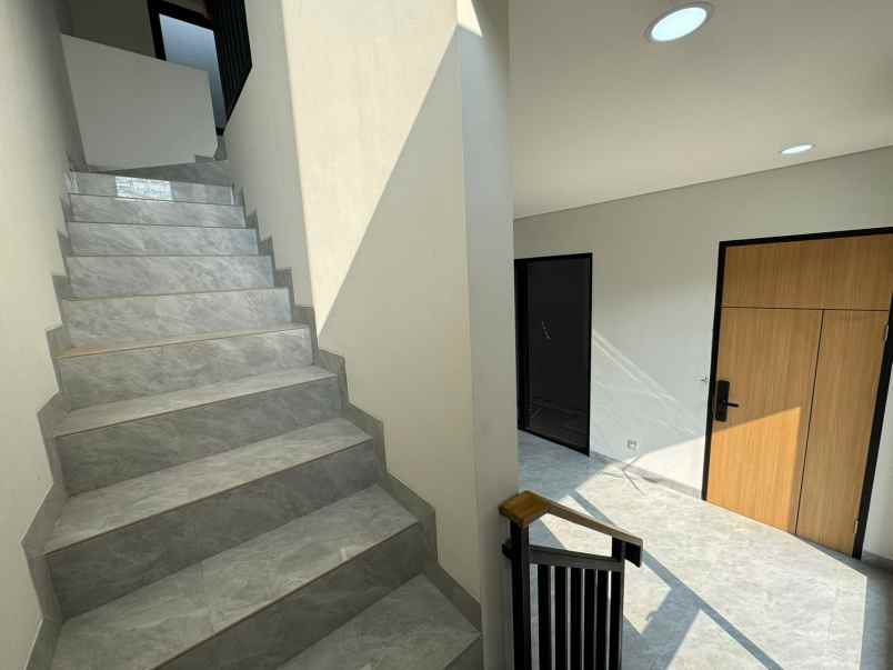 rumah cantik mewah minimalis free biaya di ciputat