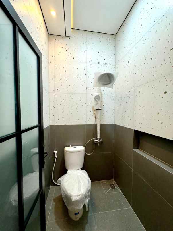 rumah cantik modern tropis dekat kampus uii yogyakarta