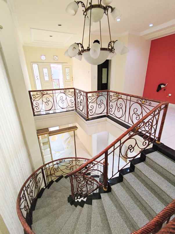 rumah cantik tenggilis mejoyo