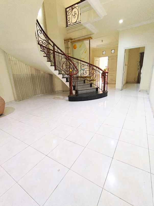 rumah cantik tenggilis mejoyo