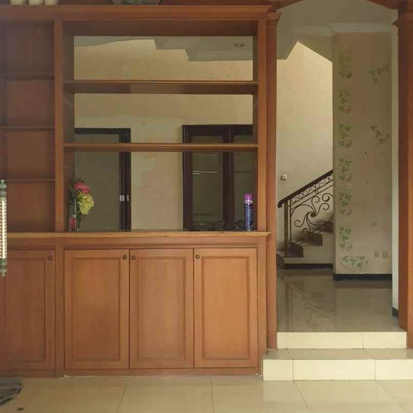 rumah central park mulyosari ciamik siap huni