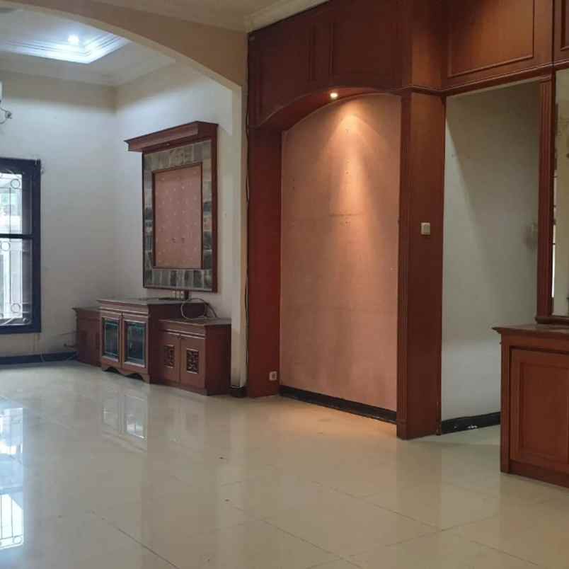 rumah central park mulyosari ciamik siap huni