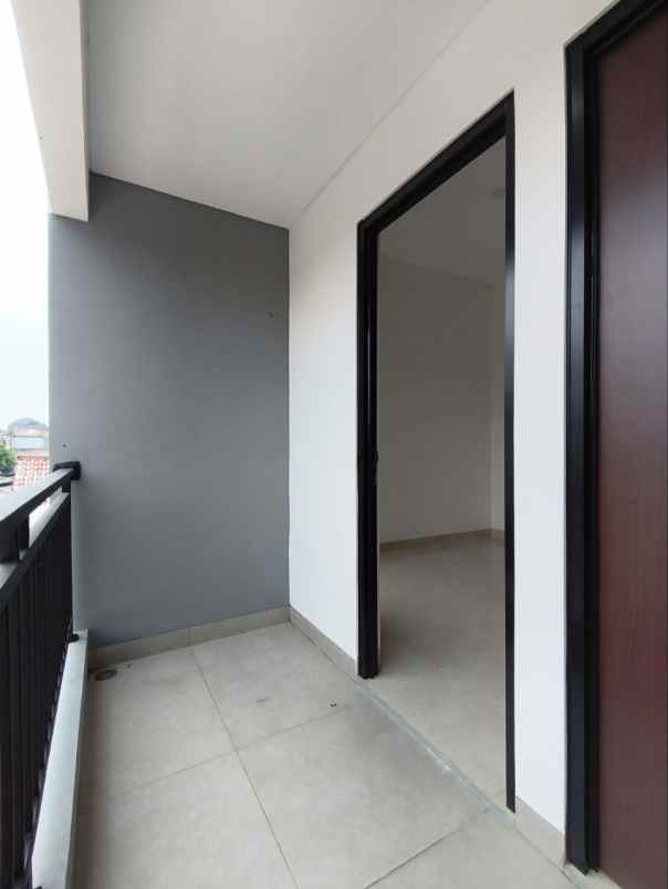 rumah cibubur jakarta timur tidak sampai 1m