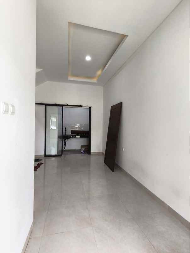 rumah cibubur jakarta timur tidak sampai 1m