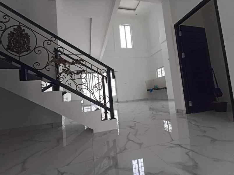 rumah classic 2 lantai di komplek pemda pekanbaru