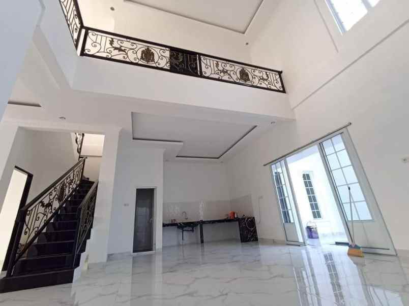 rumah classic 2 lantai di komplek pemda pekanbaru