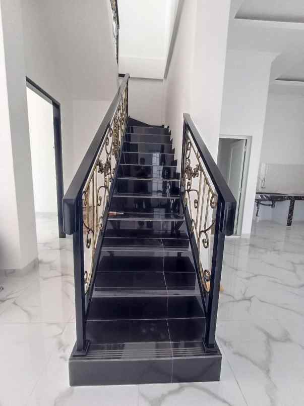 rumah classic 2 lantai di komplek pemda pekanbaru