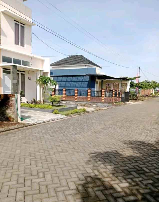 rumah dekat ponpes modern al rifai dan ponpes annur
