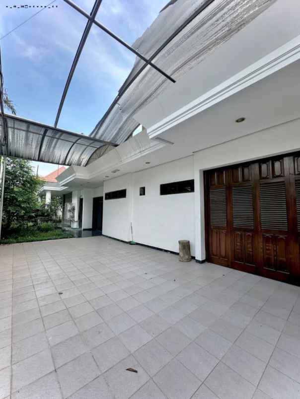 rumah dharmahusada indah strategis