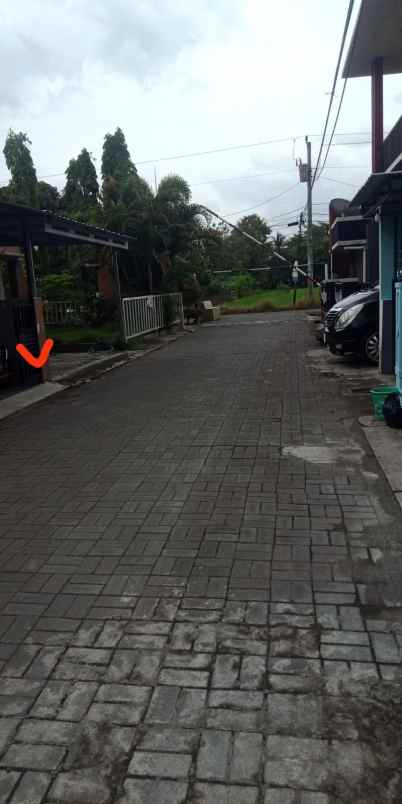 rumah di jl godean km 8 dalam perumahan