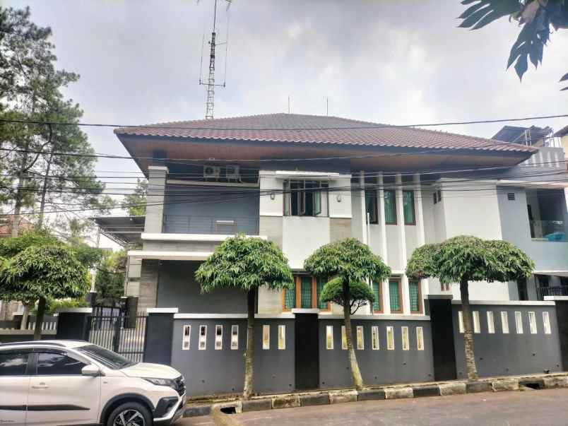 rumah gegerkalong mewah posisi hook