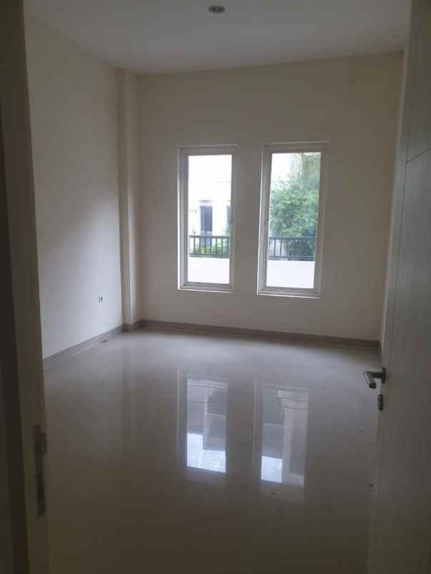 rumah griya asri pakuwon city new minimalis 2 lantai