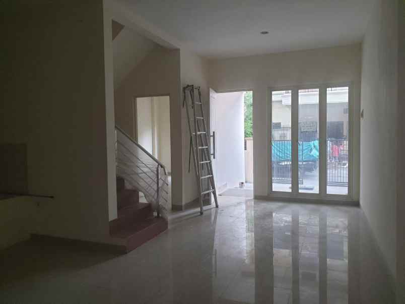 rumah griya asri pakuwon city new minimalis 2 lantai