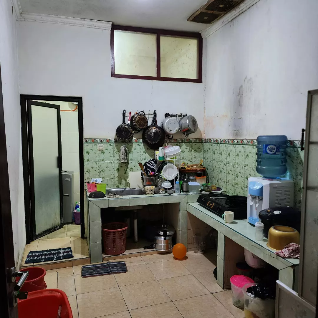 rumah induk dan kosan 8 kamar