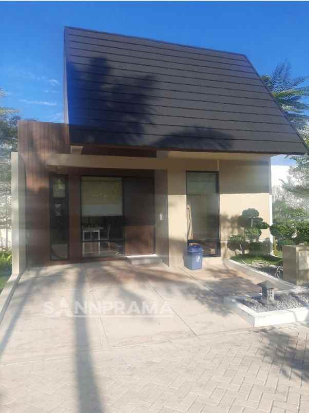 rumah khas jepang hadir di cisauk modern tropical