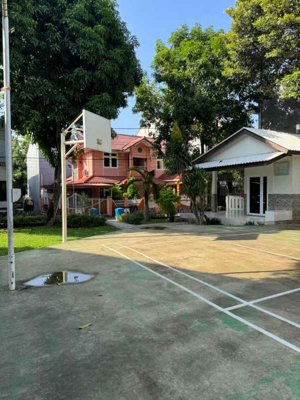 rumah komplek perumkar dki