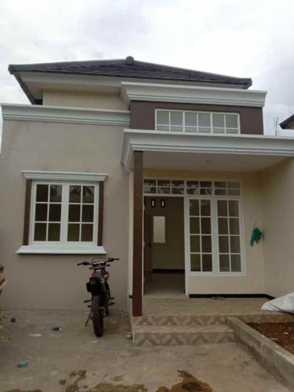 rumah konsep villa modern lokasi di malang