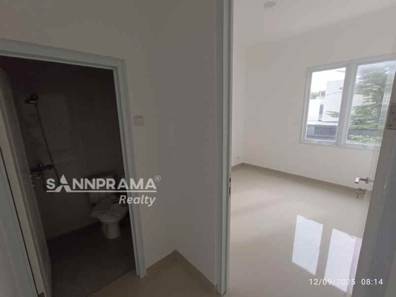 rumah luas 2 lantai di graha cinere depok bisa kpr rn