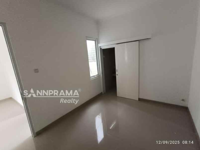 rumah luas 2 lantai di graha cinere depok bisa kpr rn