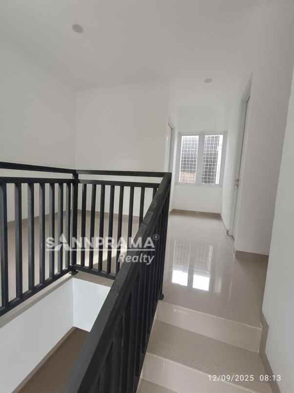 rumah luas 2 lantai di graha cinere depok bisa kpr rn