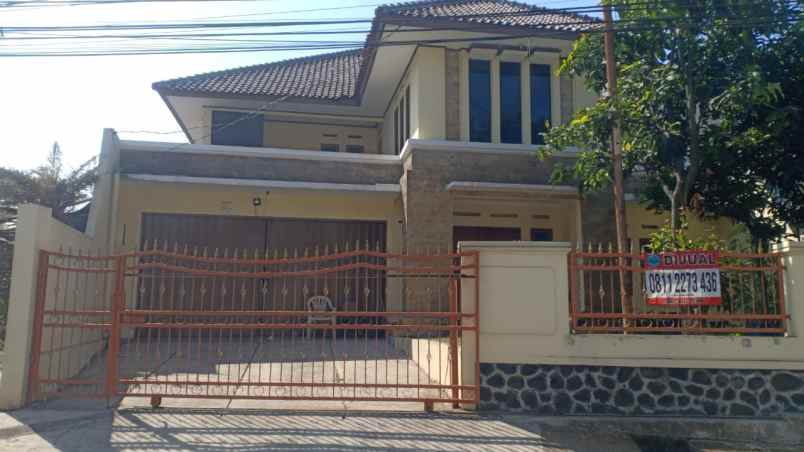 rumah mainroad waruga jaya 2 lantai lokasi strategis