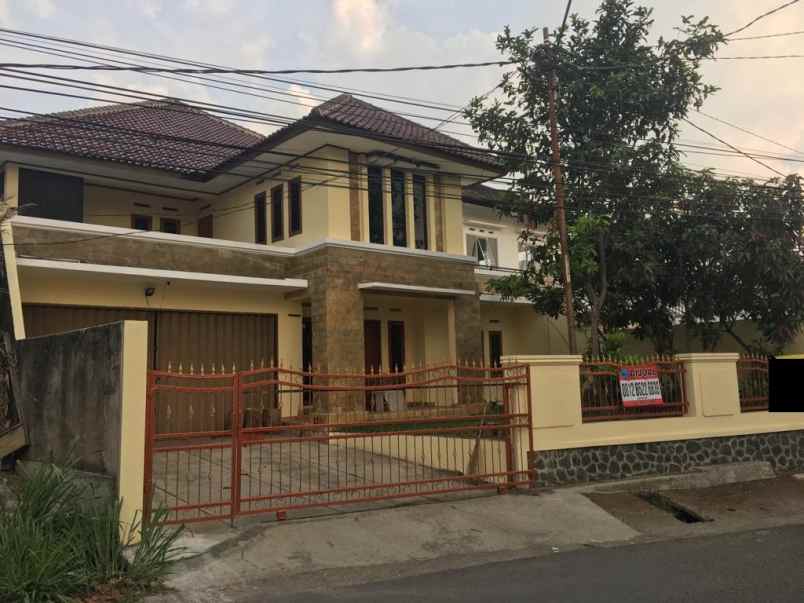 rumah mainroad waruga jaya 2 lantai lokasi strategis