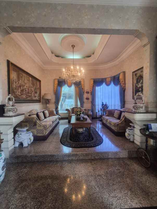 rumah mewah dalam komplek elit di duren sawit jaktim