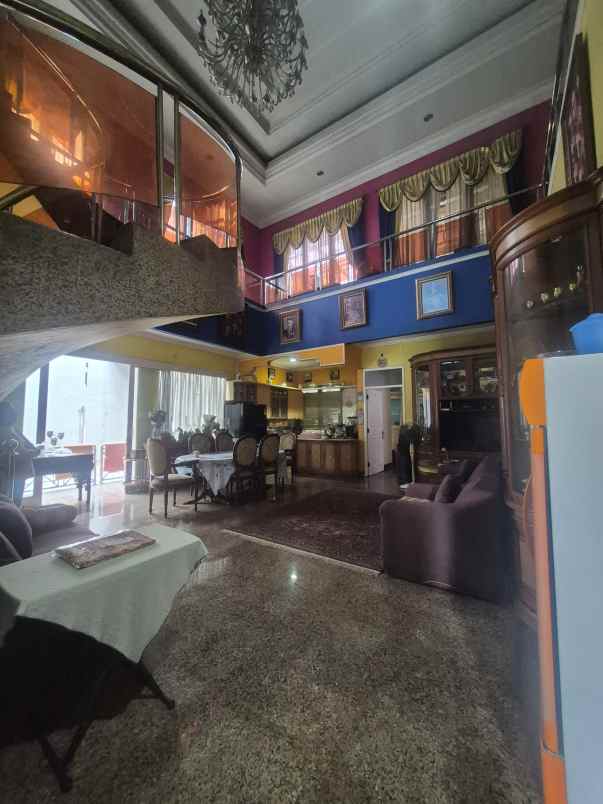 rumah mewah dalam komplek elit di duren sawit jaktim