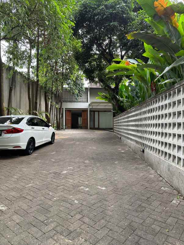 rumah mewah dengan kolam renang di cilandak jaksel