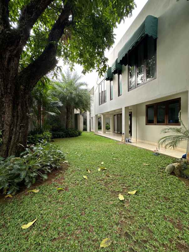 rumah mewah dengan kolam renang di cilandak jaksel