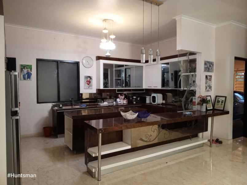 rumah mewah kota wisata cibubur