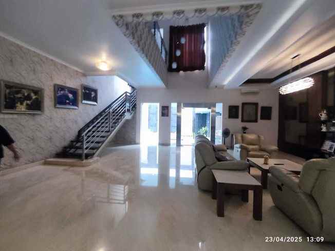 rumah mewah kota wisata cibubur