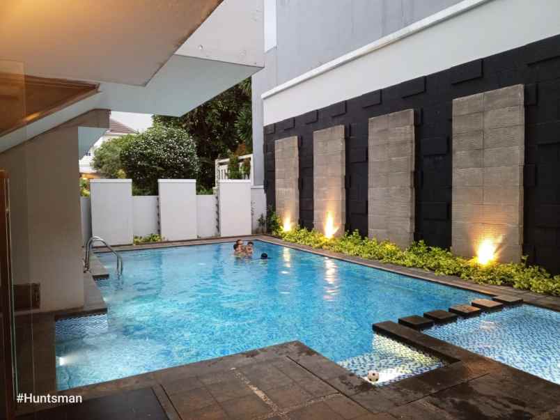 rumah mewah kota wisata cibubur