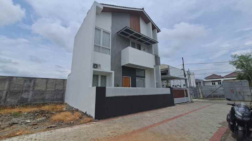 rumah mewah modern di pusat kota jogja