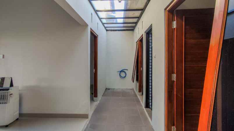 rumah mewah modern ndalem hinggil