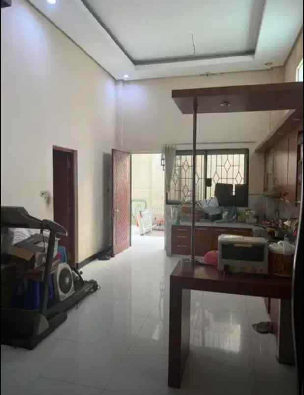 rumah minimalis 2 lantai furnish daerah petemon