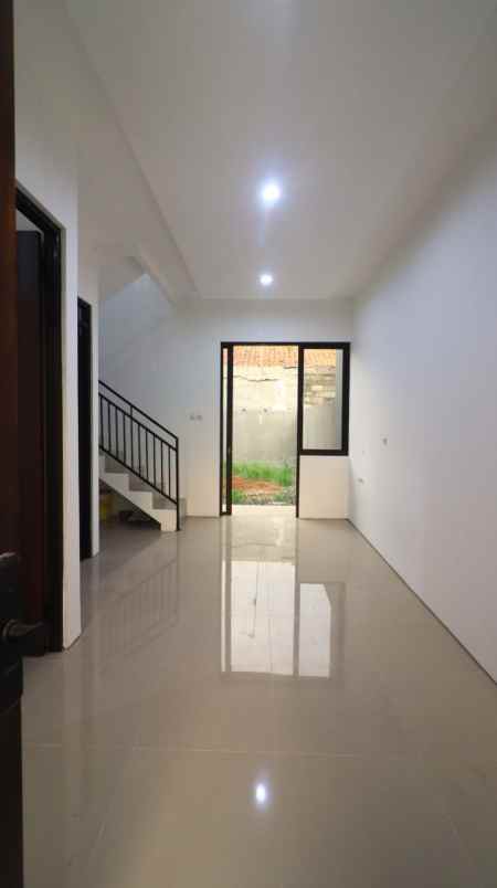 rumah minimalis modern 2 lantai di sukahati cibinong