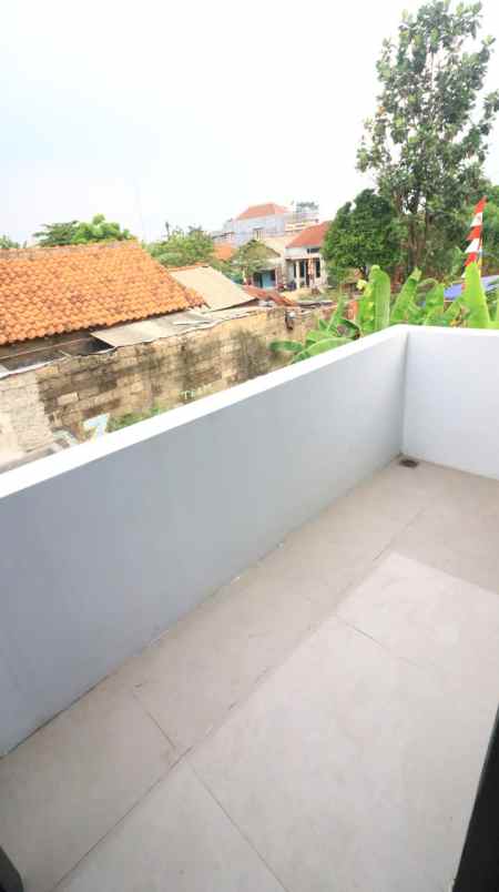 rumah minimalis modern 2 lantai di sukahati cibinong