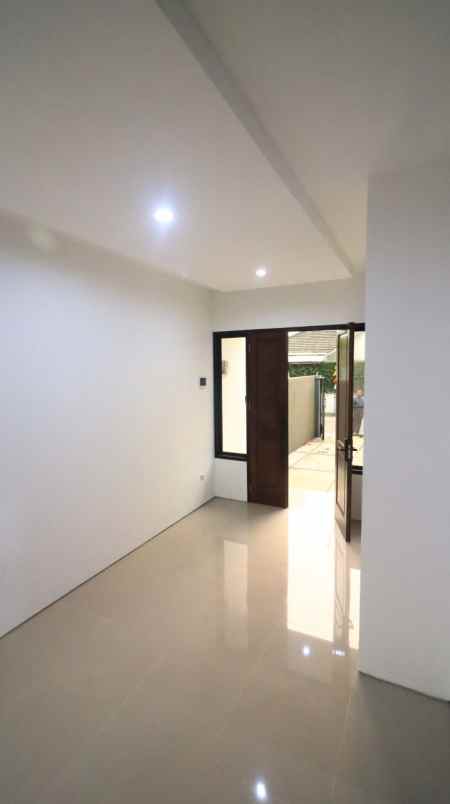 rumah minimalis modern 2 lantai di sukahati cibinong