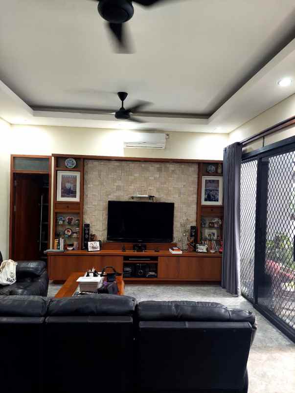 rumah minimalist modern di canggu utara bali