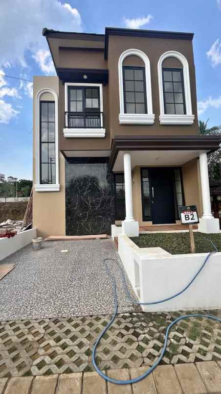 rumah modern 2 lantai lokasi belakang gor malang