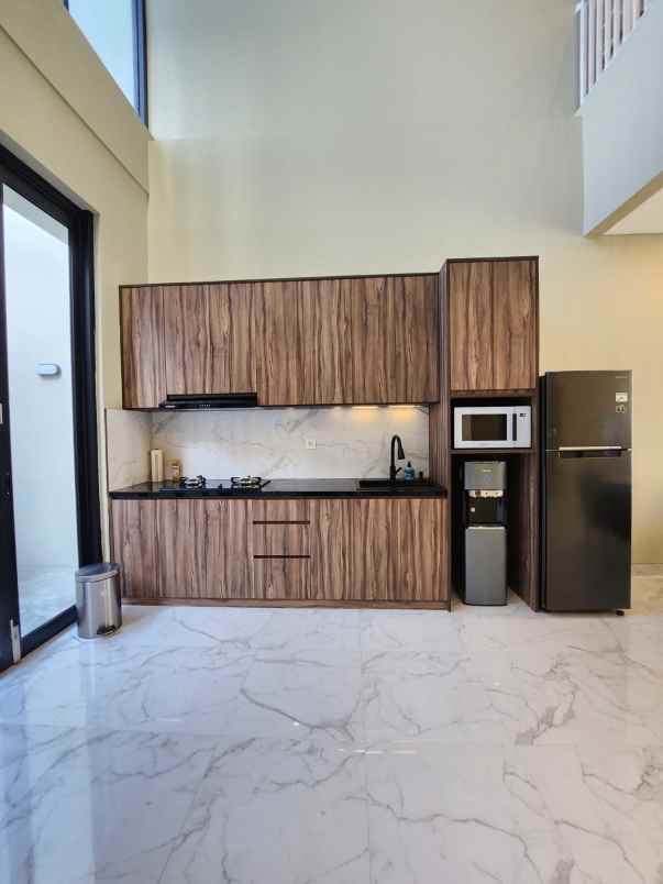 rumah modern full furnished dalam komplek di pulomas