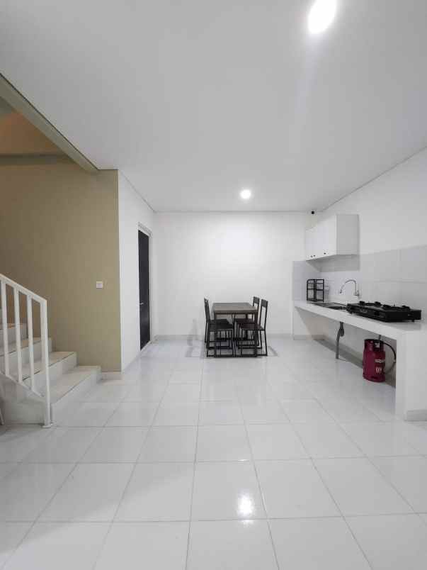 rumah modern full furnished dalam komplek di pulomas