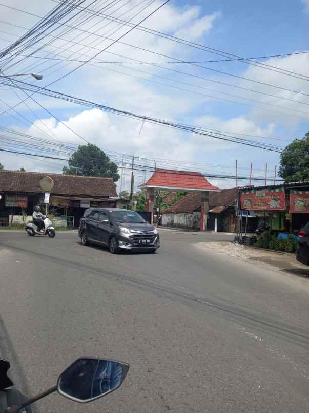 rumah modern mewah dan kokoh di purwomartani