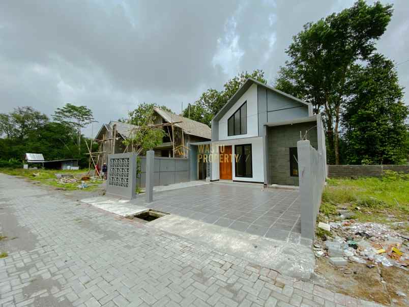 rumah modern tanah luas di ngaglik 600 jutaan