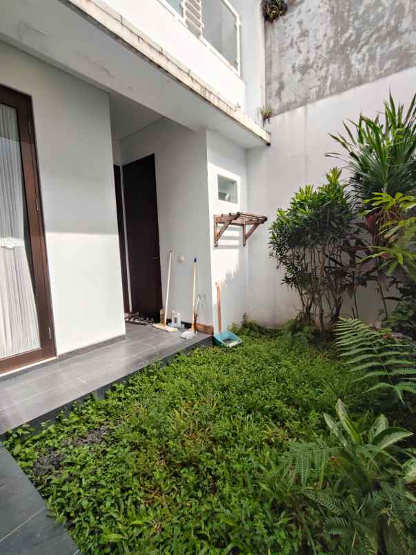 rumah nyaman luas modern strategis di sawojajar malang